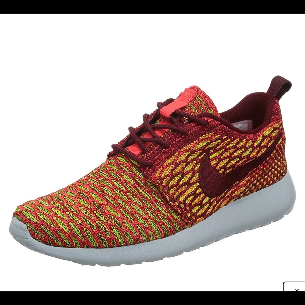 Nike FlyKnit Roshe Run Sneaker(Women)